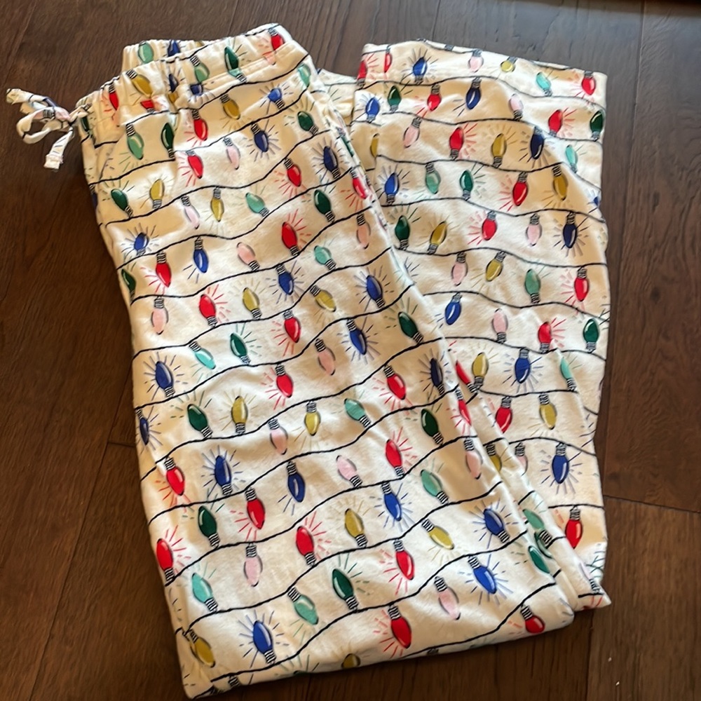 Hanna Andersson Cream Joggers with Multicolor Holiday Lights Print